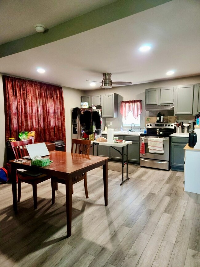 Photo - 209 Walnut St