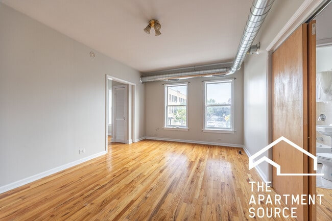 Building Photo - 2712 N Milwaukee Ave Unit 209 Rental