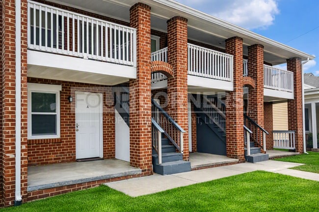 Building Photo - 2026 N Cherry St Unit A