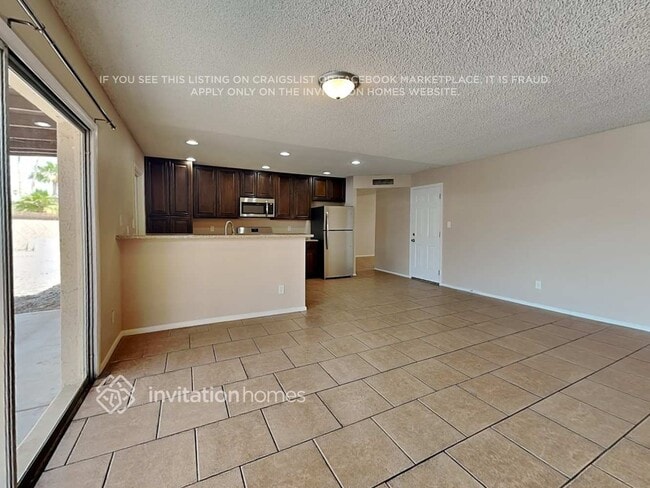 4438 W Mercer Ln
