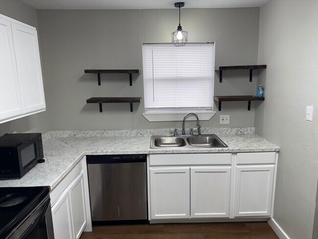 Photo - 1905 N Ben Wilson St