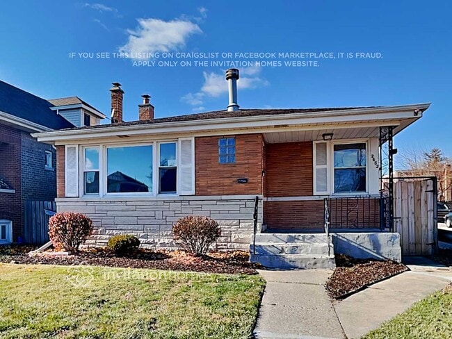 Building Photo - 2652 Maple St