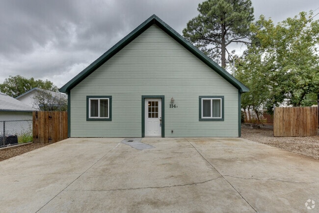 Building Photo - 114 N Willow St Unit B (Back House)