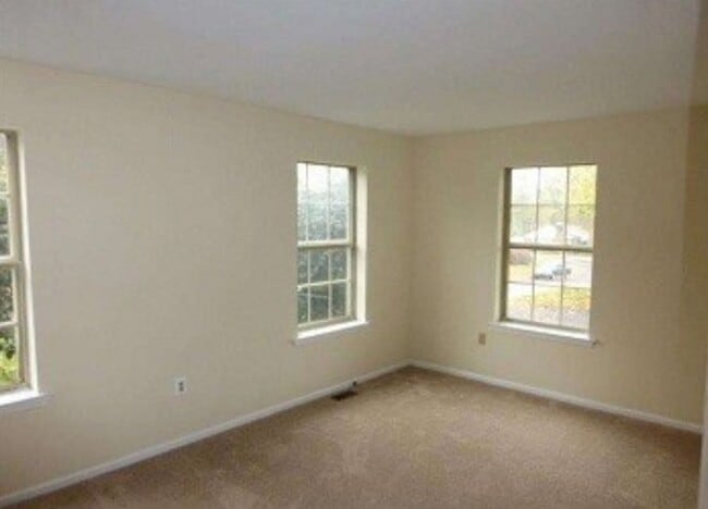 Photo - 700 Farmington Ave