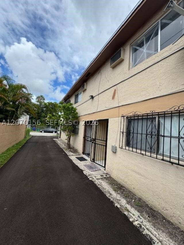 Photo - 927 NW 7th St
