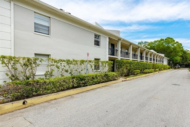 Photo - 5221 Bayshore Blvd Unit 11