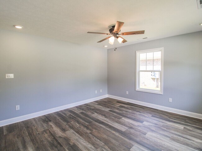 Photo - Great Quiet Duplex Location close to Athens!