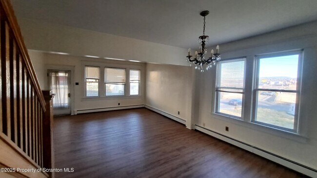 Photo - 907 W Linden St