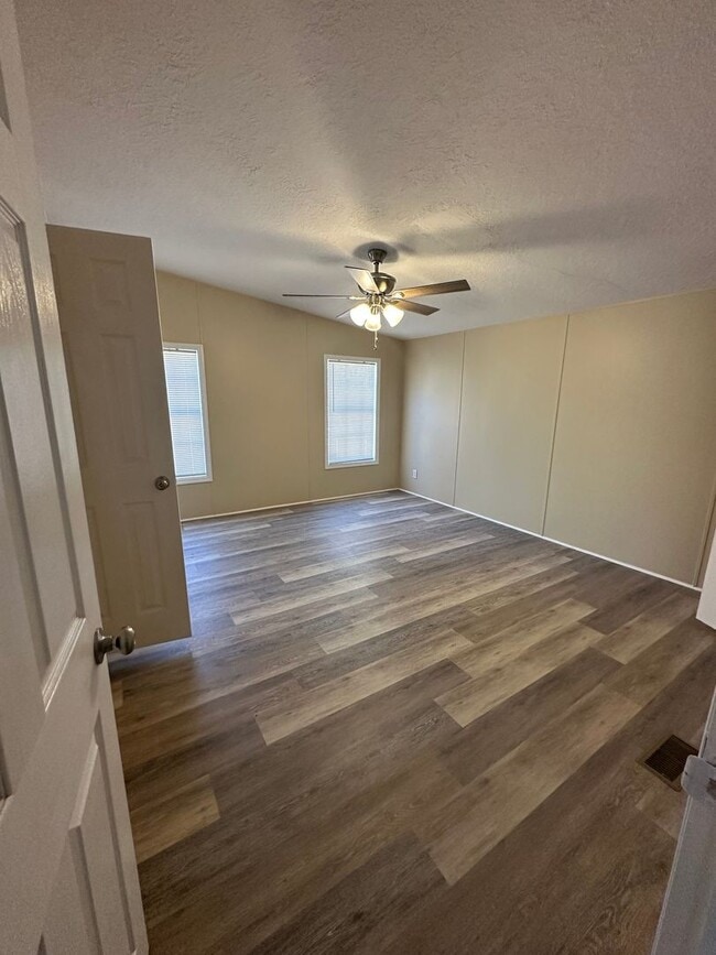 Photo - 3 Bed 2 Bath Waterfront Property - Under Renovations