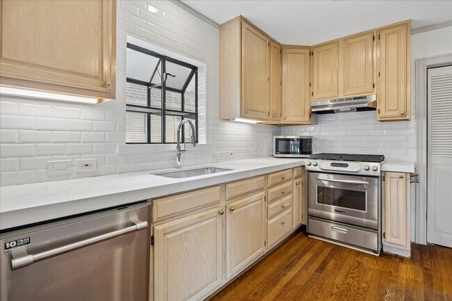 Photo - 2324 Goldsmith St