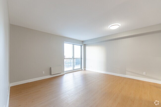 1BR, 1BA - 622SF - Living Room - Riverside Tower