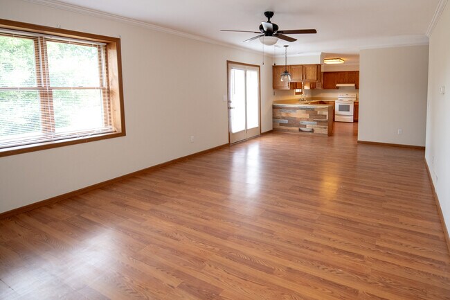 Photo - 100 Pierre Plz Unit 100