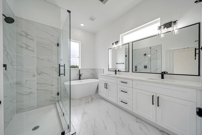 Photo - 3468 Bremond St
