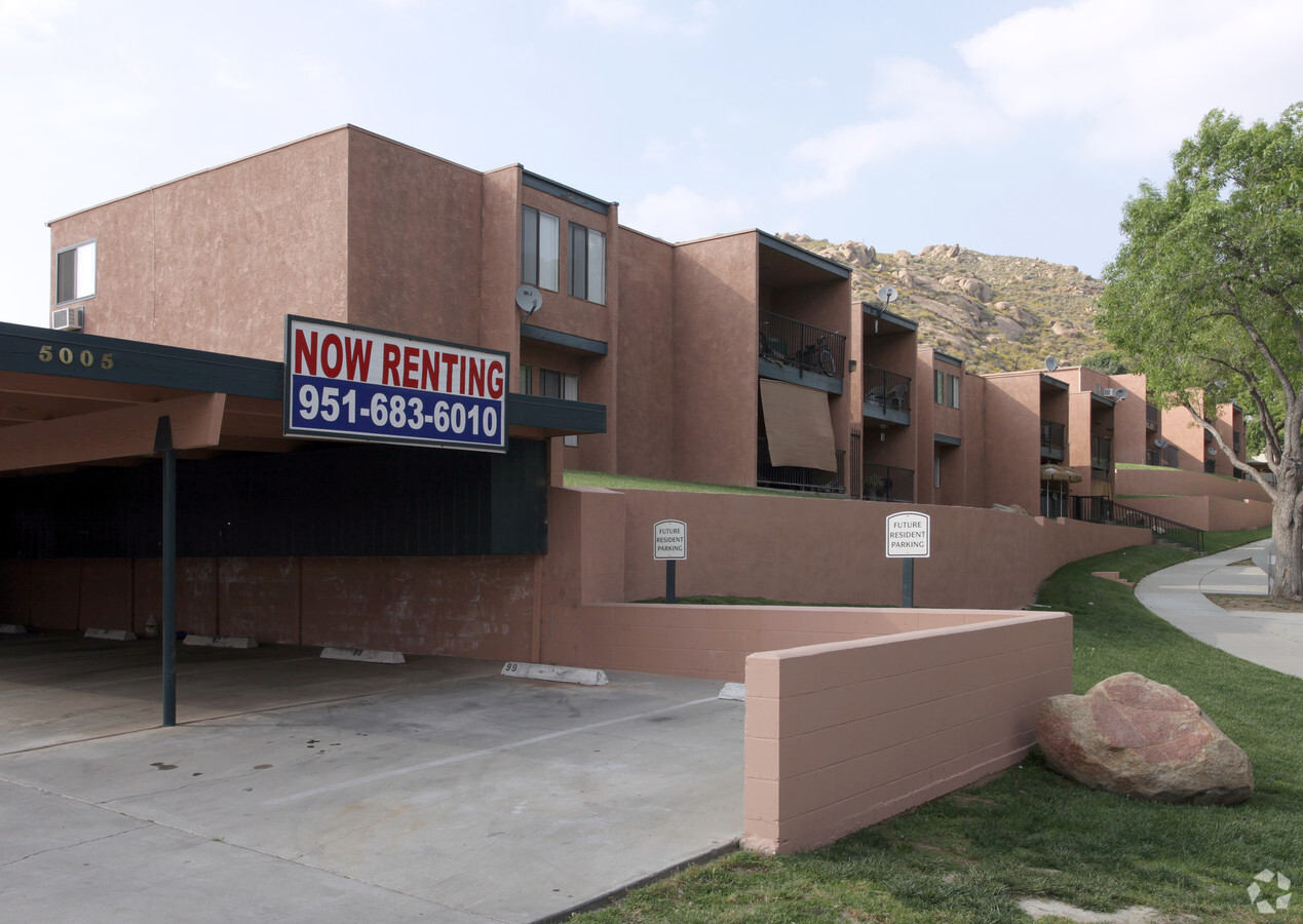 Logan Pointe Apartments - Logan Pointe Apartments