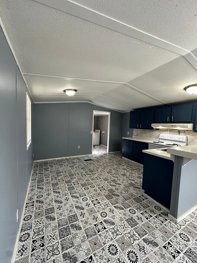 Photo - 122 Marsha St