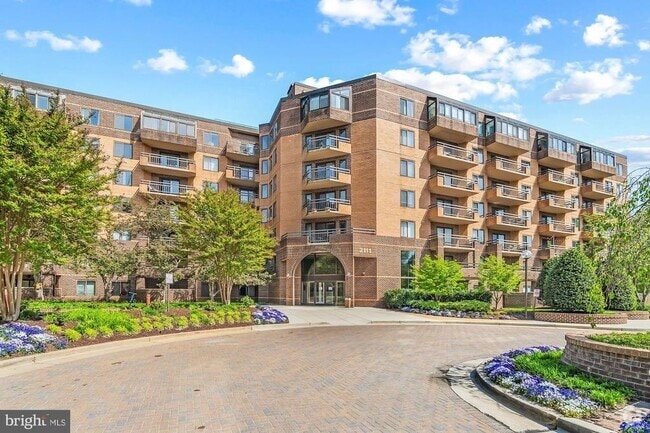 Building Photo - 2111 Wisconsin Ave NW Unit 404 Rental