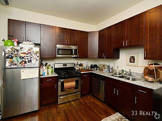 Building Photo - Spacious 1 bed 1 bath in the Ukrainian Vil... Unit 1W Rental