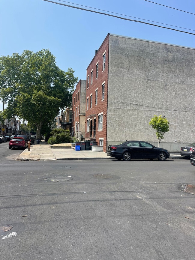 Building Photo - 2356 N Park Ave Unit B4
