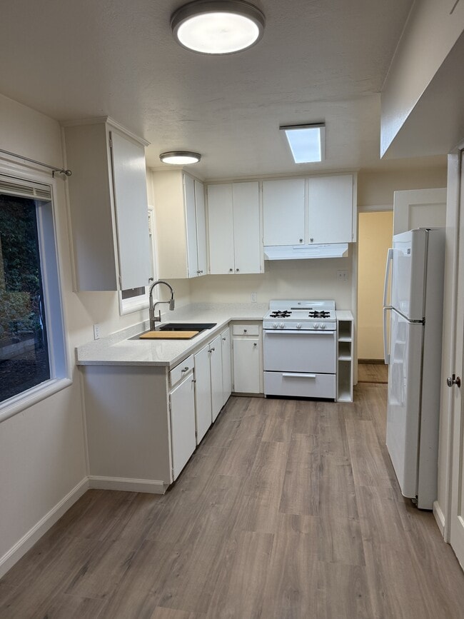 Photo - 1454 Beverly Dr House