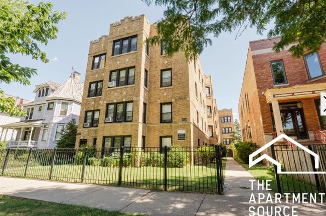 Building Photo - 4859 N Paulina St