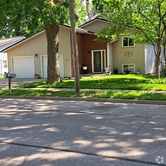 Building Photo - 219 N Court St Unit 219 N. Court St Sparta WI Rental