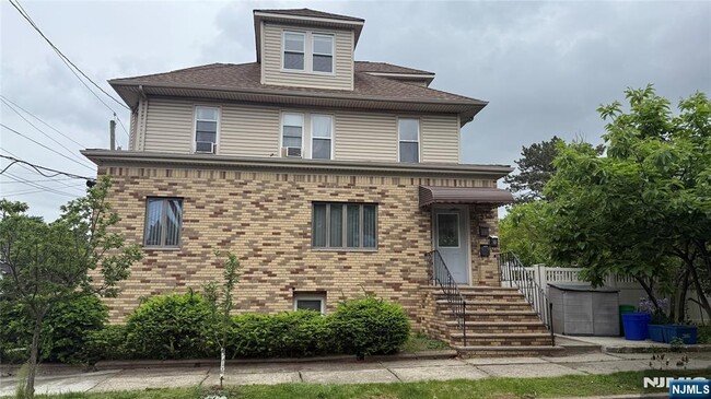 Building Photo - 315 Green Ave Unit 3-3 Rental