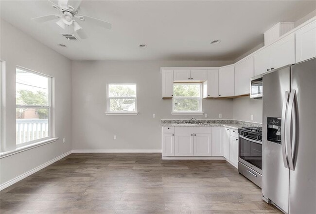 Photo - 412 Booth St