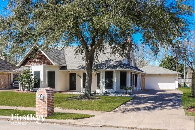 Building Photo - 6611 Gleneagles Dr