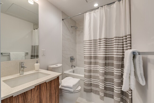 Photo - 1283 Howe St