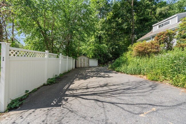 Photo - 24 Speen St