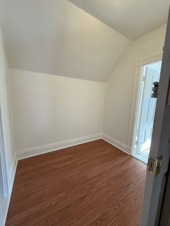Breezeway - 260 Webster St Unit 2