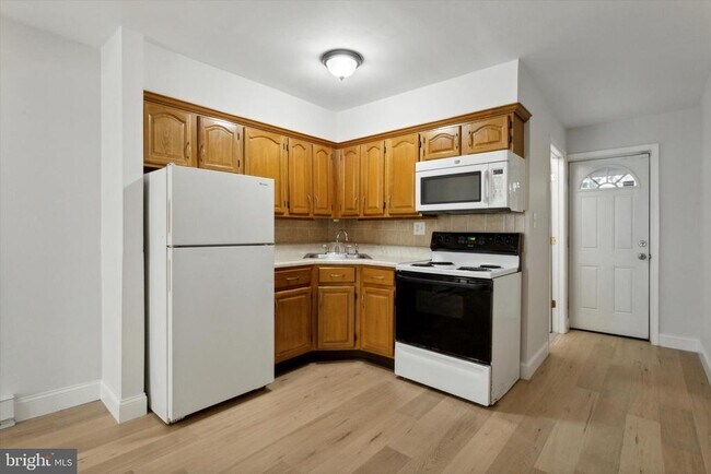 Photo - 2143 E Albert St