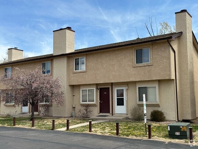 Building Photo - La Jolla 2BD Two-Story Townhome convenient...