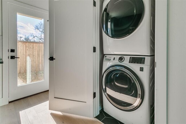 Photo - 1056 Hangar Dr