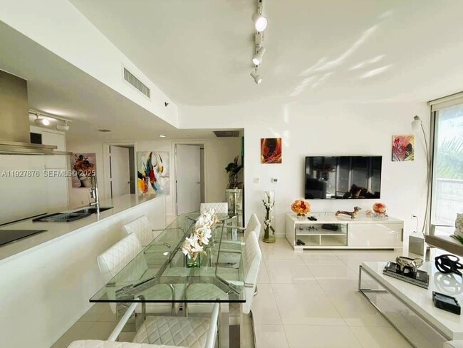 Photo - 495 Brickell Ave Unidad 511