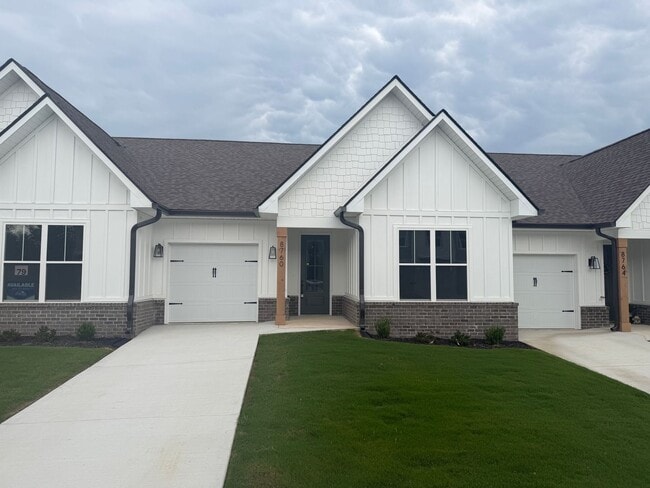 Building Photo - ~Be the 1st!  **BRAND NEW**