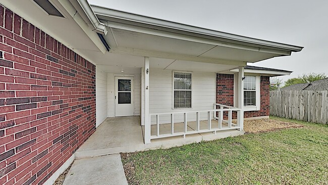 Photo - A Beautiful Spacious 3 Bedroom 2 Bathroom Home in Mustang Schools