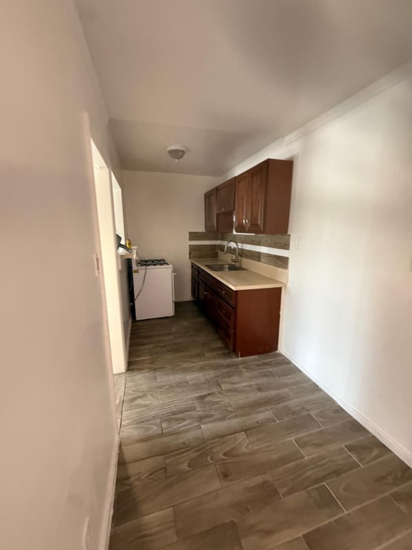 Building Photo - 1117 S Norton Ave