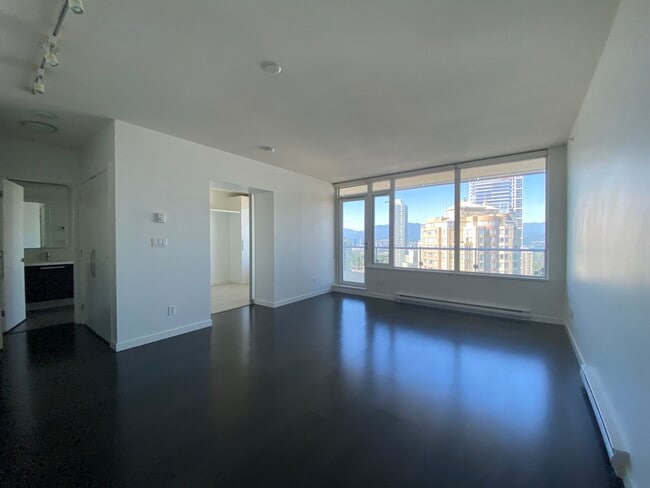 Photo - 6333 Silver Av