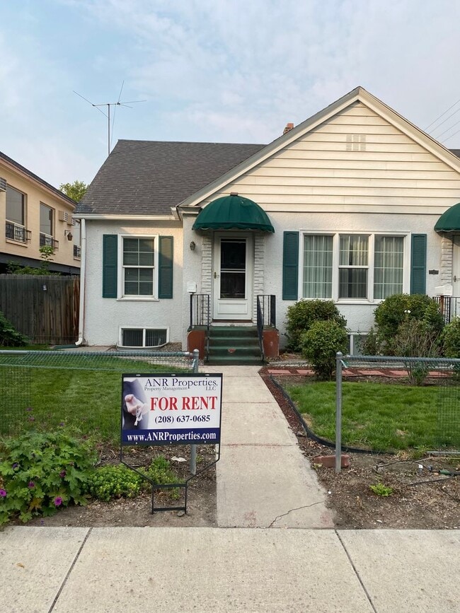Building Photo - 707-709 S 5th Ave Unit 709 S 5th