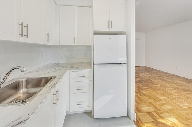 Building Photo - Cottingham Manor