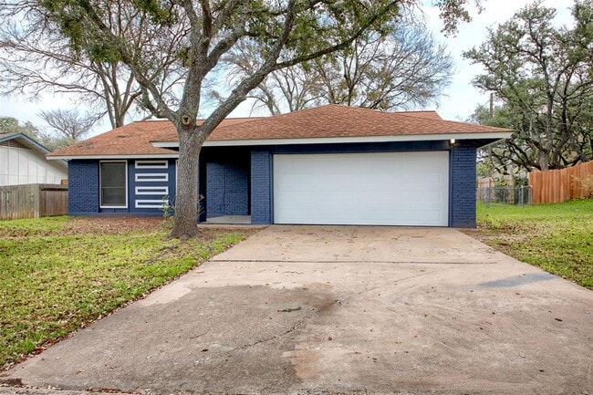Building Photo - 11813 Highland Oaks Trail Rental