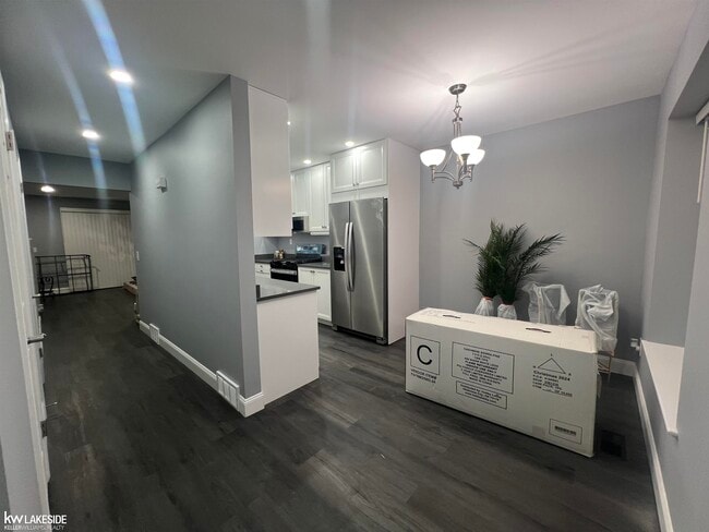 Photo - 4460 15 Mile Rd