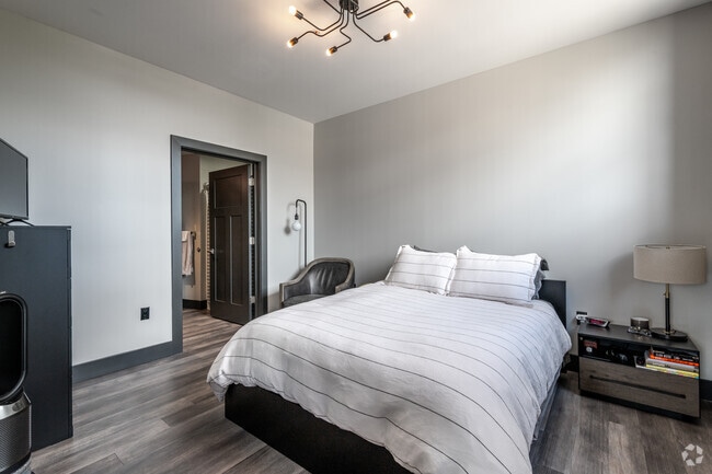 1BR, 1 BA