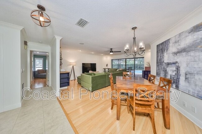 Photo - 817 Bannockburn Ave