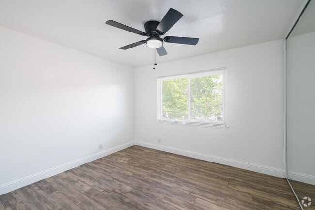 2BR, 1BA - 816SF - Bedroom