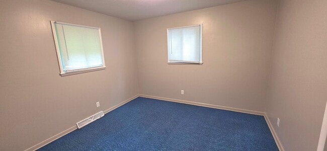 Photo - Beautiful 3 bedroom 2 bath! Southeast! $1295