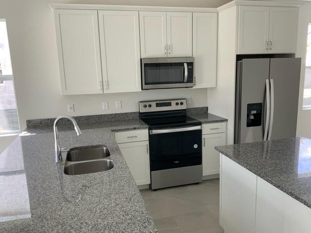 Building Photo - 16340 Oakview Dr
