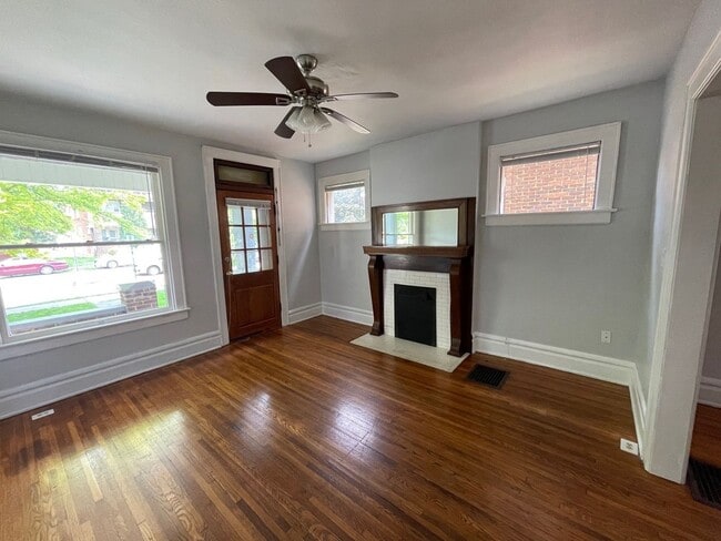 1701-1707-1707 Summit St Unit 1701 N. Summit Street