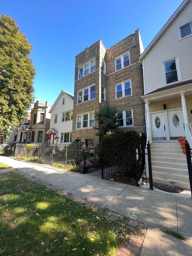 Photo - 2439 N Francisco Ave Unit 3